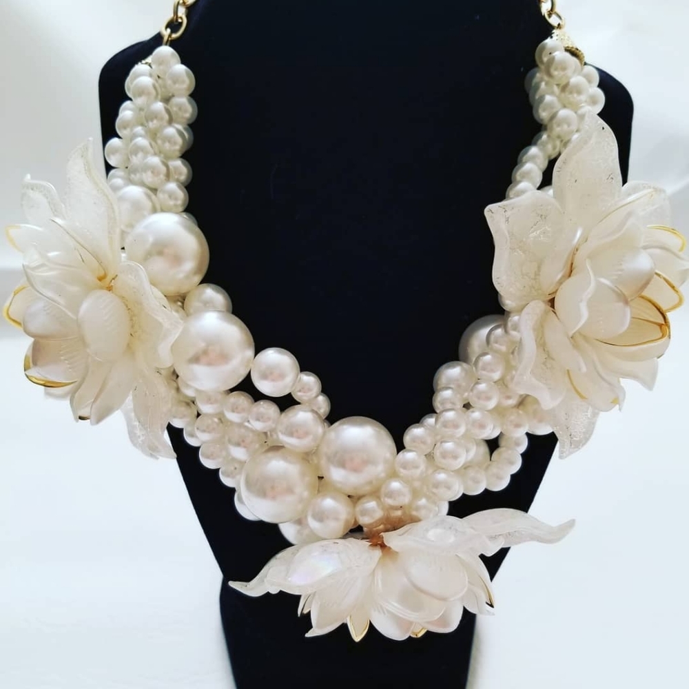 Gardenia and pearl necklace